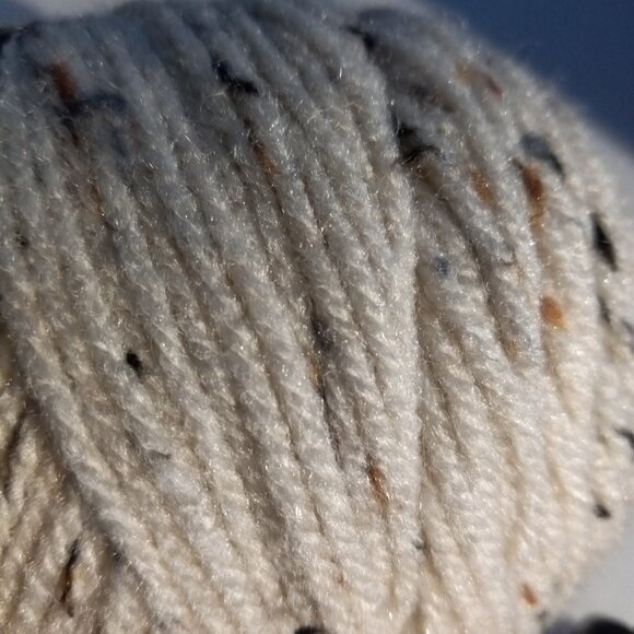 Red Heart Yarn Cream with Flecks 5oz 260 yds Worsted Med. color: 4313 Aran Fleck - Picture 9 of 12